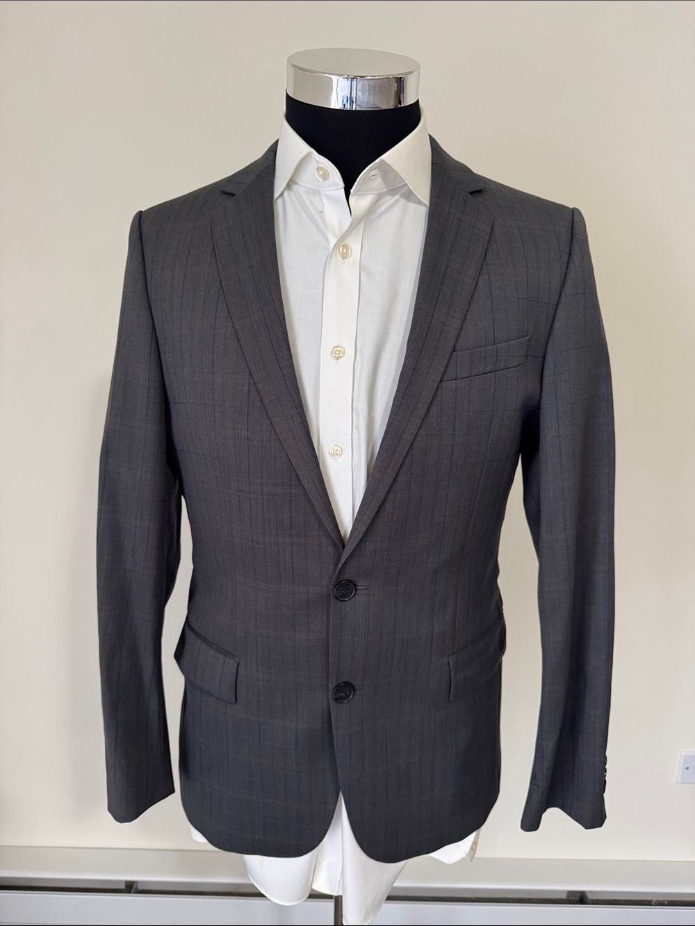 Hugo Boss mens 38R grey plaid 100% wool 2-button slim fit sport coat EUC